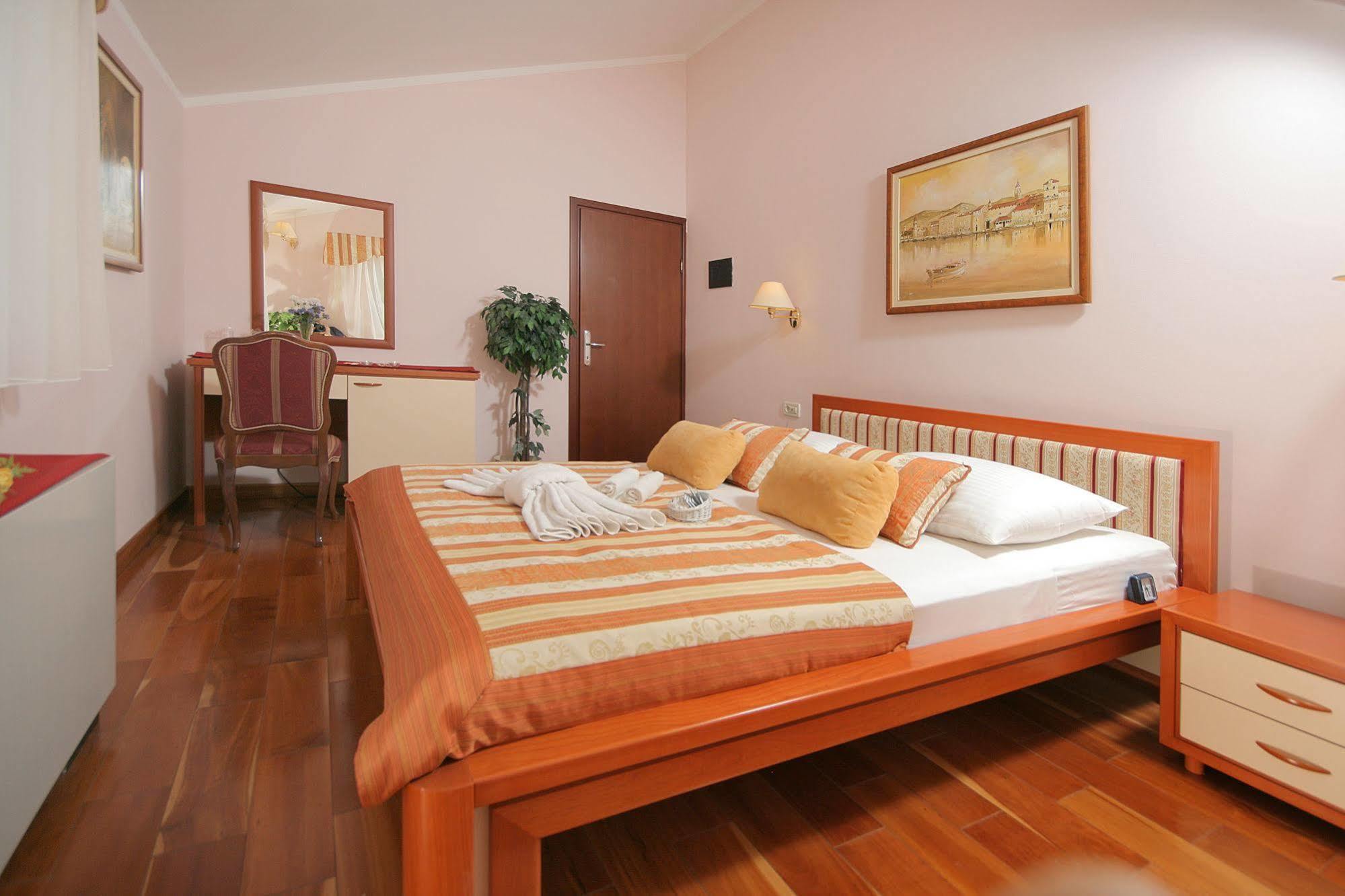 Hotel Trogir Kültér fotó